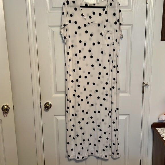 SOMA WHITE WITH BLACK DOTS LONG NIGHT GOWN SIZE XL 93% RAYON 7% SPANDEX WASHABLE - Picture 4 of 10